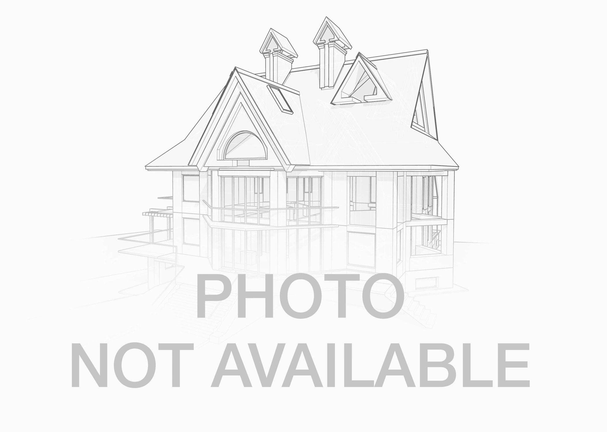 104 N Pine Avenue 